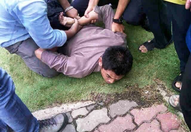 mahasiswa ditahan1 http://www.buletinonline.net/images/stories/aberita17/mahasiswa%20ditahan1.jpg